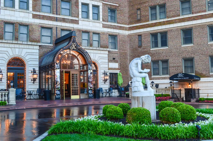 Looking for the best Luxury Hotel in Kansas City