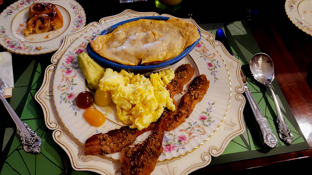 Breakfast at Fairfield Place Bed and Breakfast Shreveport Louisiana
