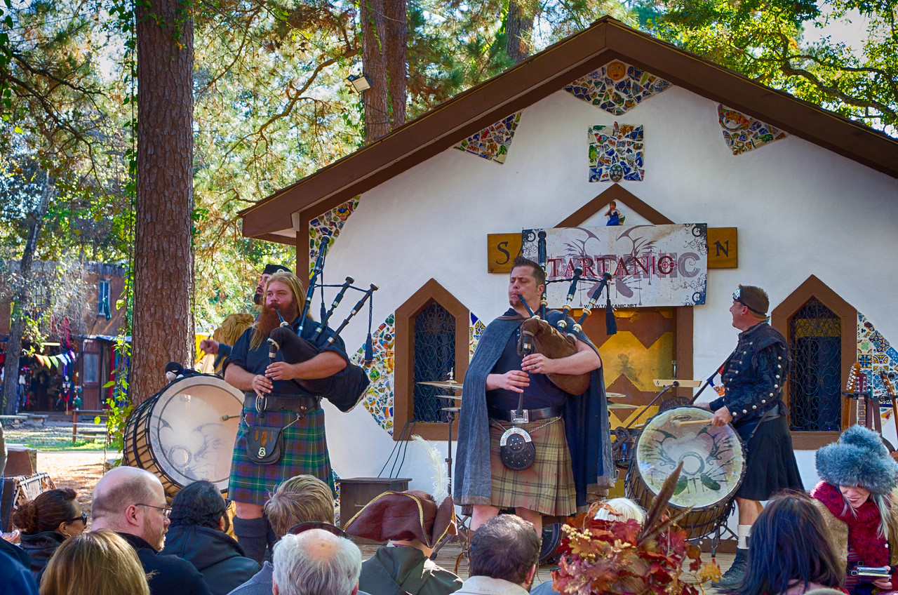 Tartanic Bagpipes and Drums Music