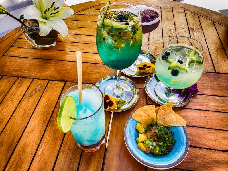 Grand Velas  Guacamole and cocktails
