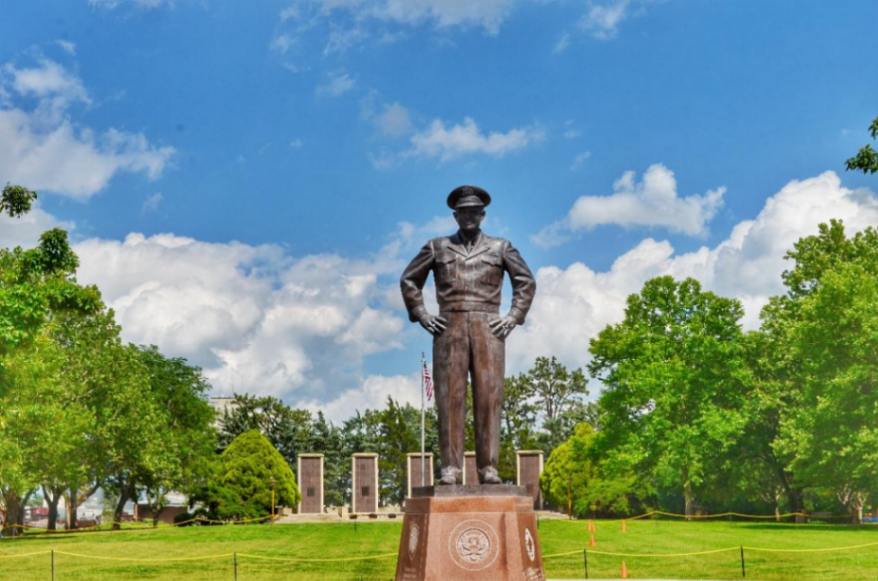 Eisenhower Statue